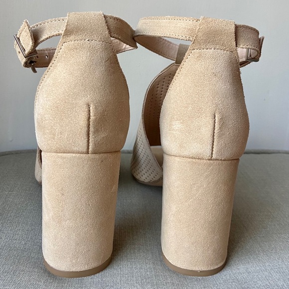 STEVE MADDEN Reese Sand Suede Cutout Sandals - Picture 4 of 8